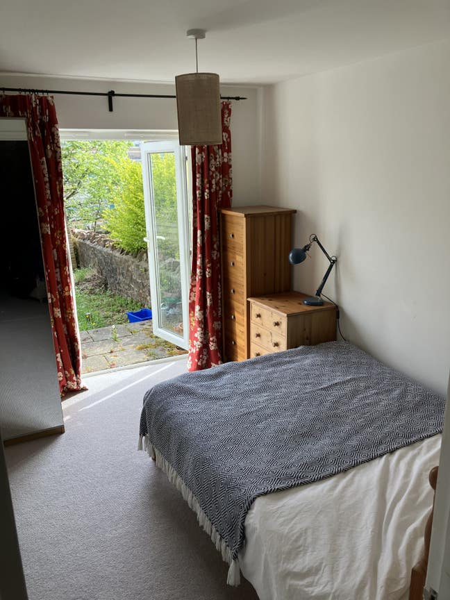 Double room in 2 bed flat with garden Main Photo