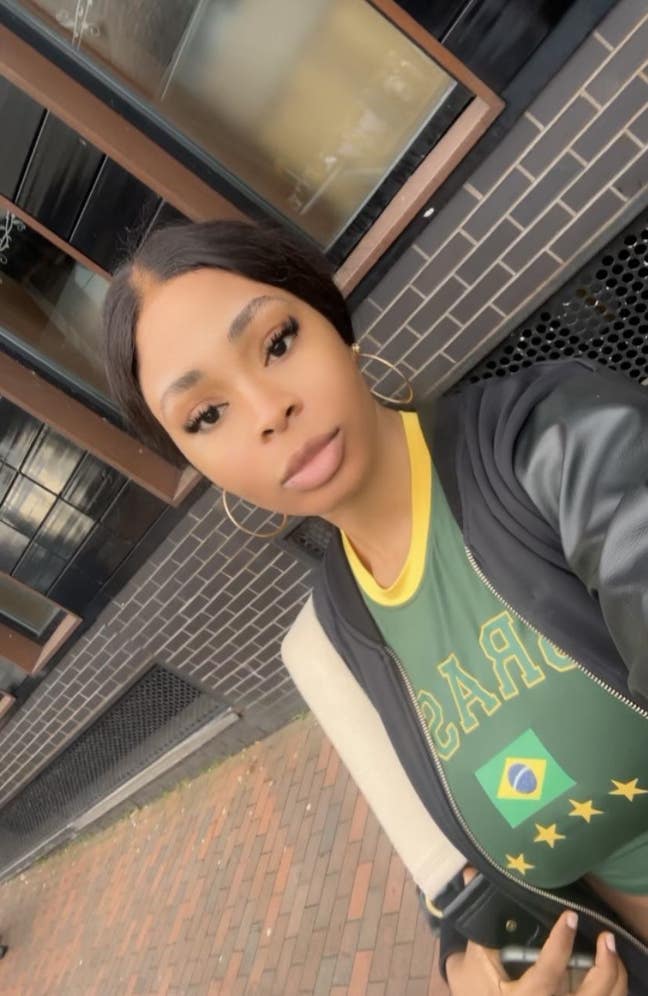 I am a professional female aged 28. I am look... Main Photo