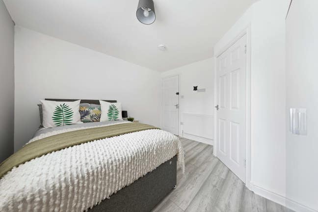 Two Double en-suite on Highfield Road, Upper Stoke Main Photo