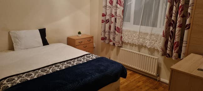 Double Room 10Min Station Zone 2 E16 No Couples Main Photo