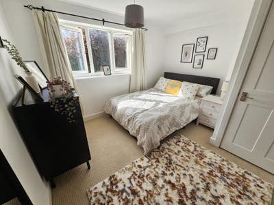 Furnished room for rent in family home Main Photo