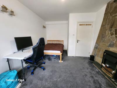 Big double room in a house Main Photo