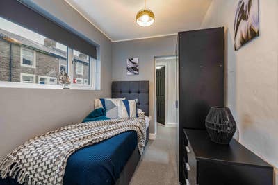 Spacious Ensuite Rooms 10 Mins Walk from Town ! Main Photo