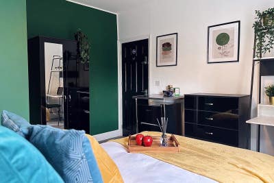 Stylish Room with It's Own Bathroom on Gadsby St Main Photo