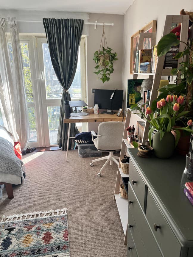 Sublet - Large Double room with en suite & balcony Main Photo