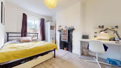 Spacious 6 Bed House in Whitechapel E1 Main Photo