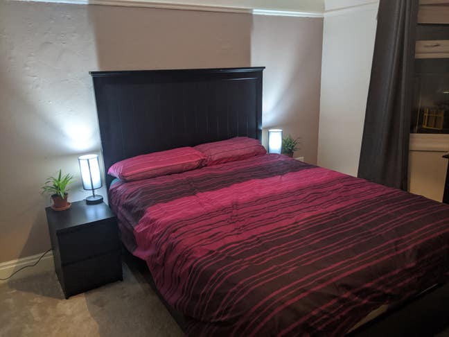 Spacious double room available in shared house Main Photo