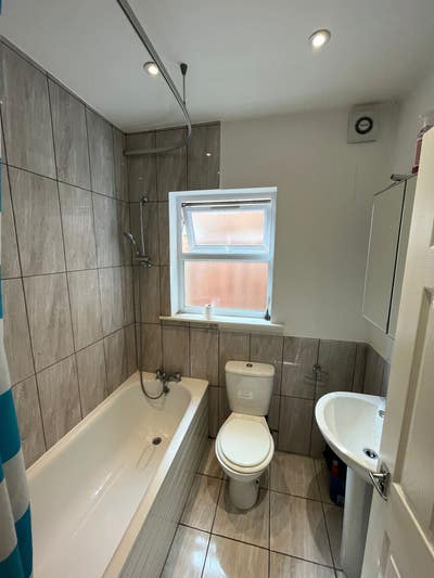 Double for single use in Edmonton Main Photo