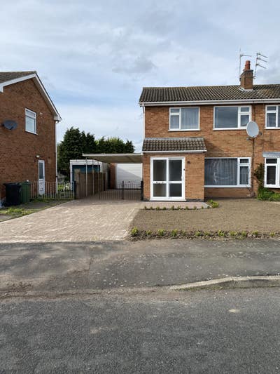 A newly refurbished 2 bed & study semi detached  Main Photo