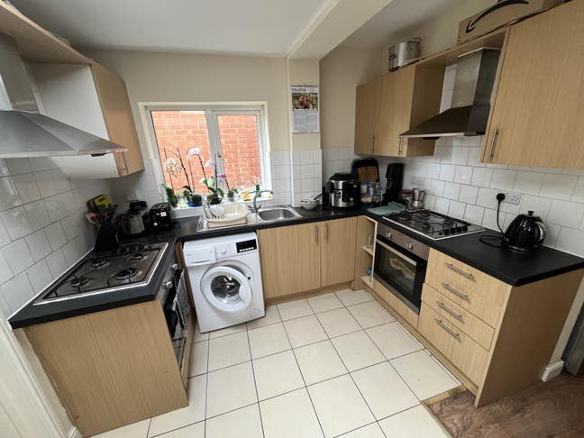 Large Single room near Wembley Stadium! Main Photo