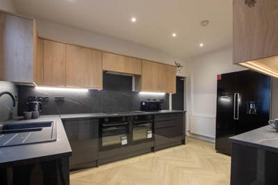 Brand NEW En-Suite Double Room Available NOW! Main Photo