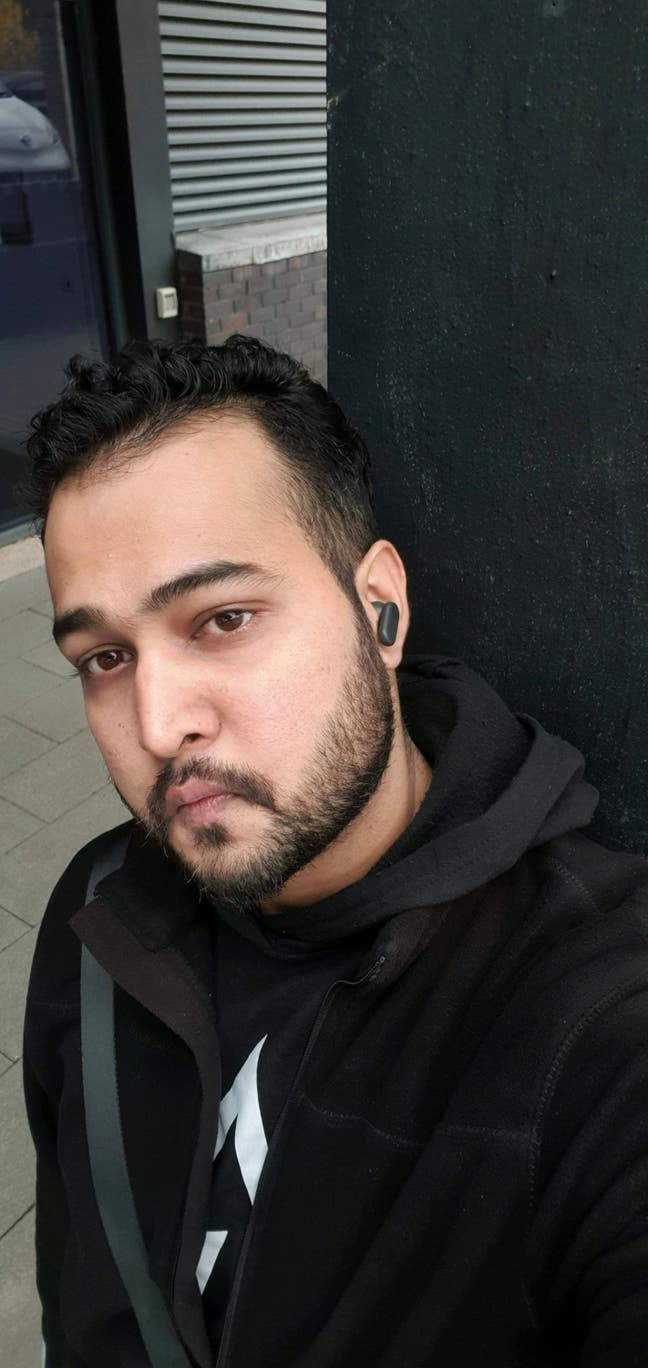 I am a male student aged 29, working as a sec... Main Photo