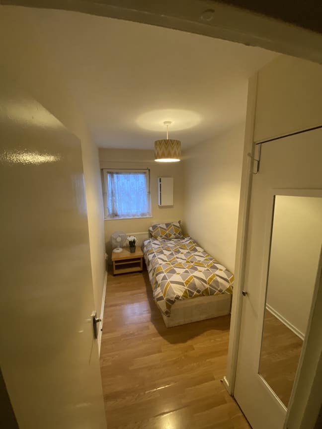 🎉Great New Single Room Close to Barons Court  Main Photo