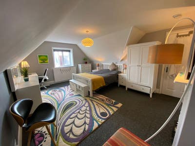 Large Double Room In East Grinstead Main Photo
