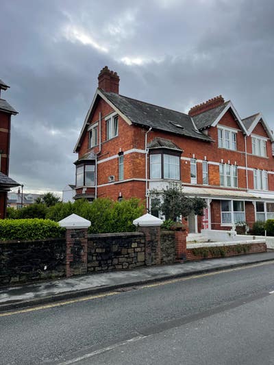 Friendly, Professional, Close to Town & NDDH Main Photo