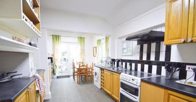 Lovely Ensuite Room in a Beautiful Victorian House Main Photo