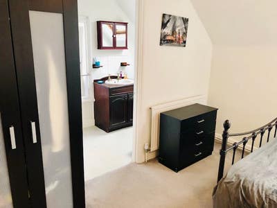 Lovely Ensuite Room in a Beautiful Victorian House Main Photo