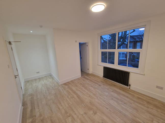 1 Room Remaining *Bellenden Rd* Avail Furnished Main Photo