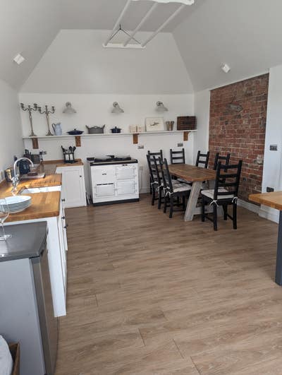 Self contained detached annex to let Sun to Fri Main Photo