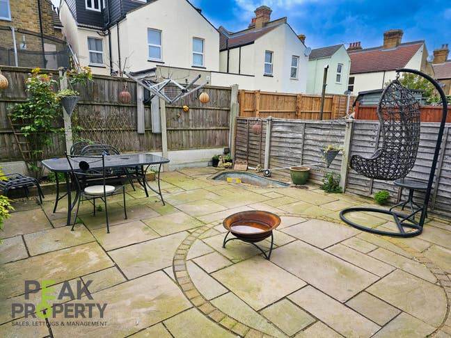 1 DOUBLE room available - Napier Avenue  Main Photo