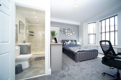 ✯ Luxury Brand New Ensuite Room, All Bills inc ✯ Main Photo