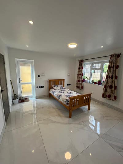 Double Bedroom/Annex with en suite Main Photo