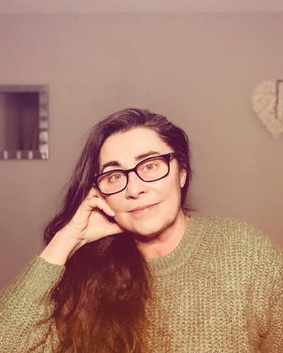 I am a professional female aged 58. I am look... Main Photo