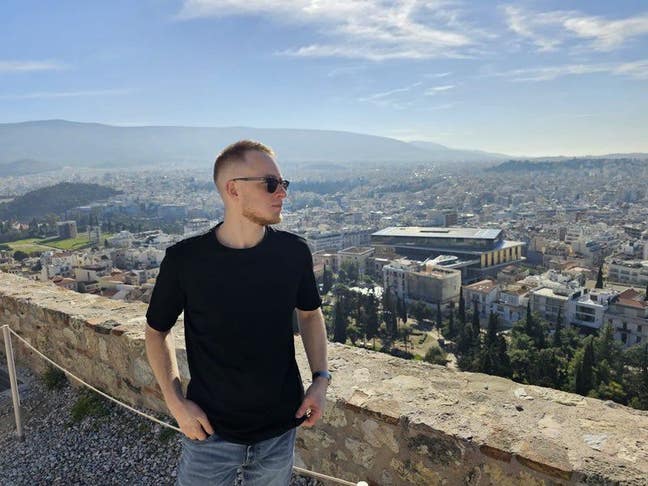 Professional male seeking double room – ready end  Main Photo