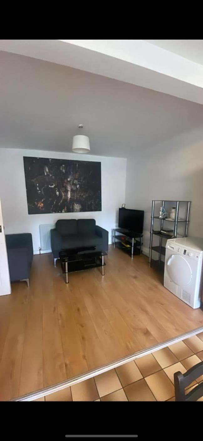 Spacious Double Room Available! 🤍 Main Photo