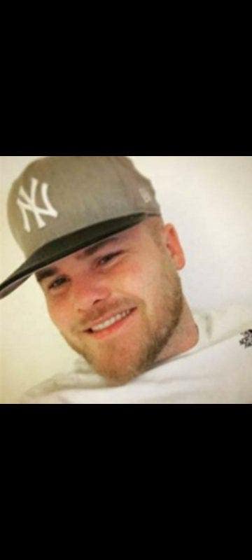 I am a professional male aged 37. I am lookin... Main Photo