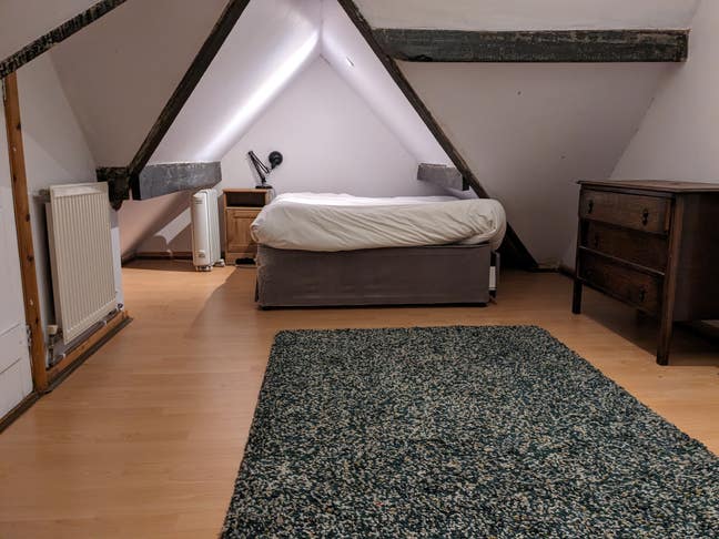 Attic rooms in shared house  Main Photo