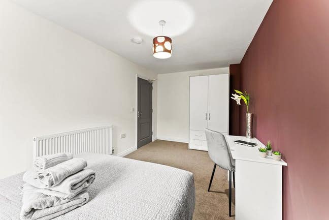 Beautiful Double Room Available on Sugar Way Main Photo