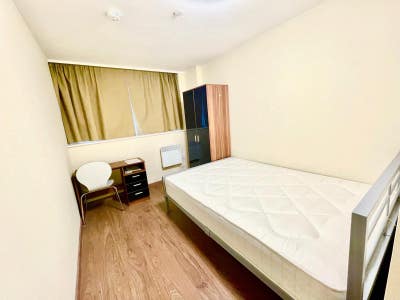 Ensuit Room Available in Bootle Main Photo