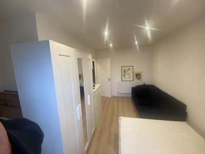 Newly Refurbished Flat & Very Large Room Main Photo