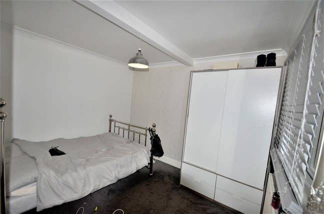 Spacious Ground Floor Flat - Available Now Main Photo