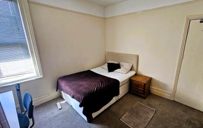 Double room in lovely house bills included Main Photo