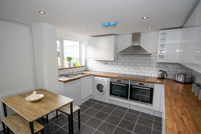 Close to N&N And UEA NR5  (1RC - JG) Main Photo