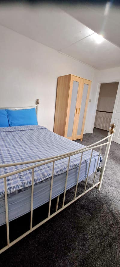 Beautiful double room with home gym + free parking Main Photo