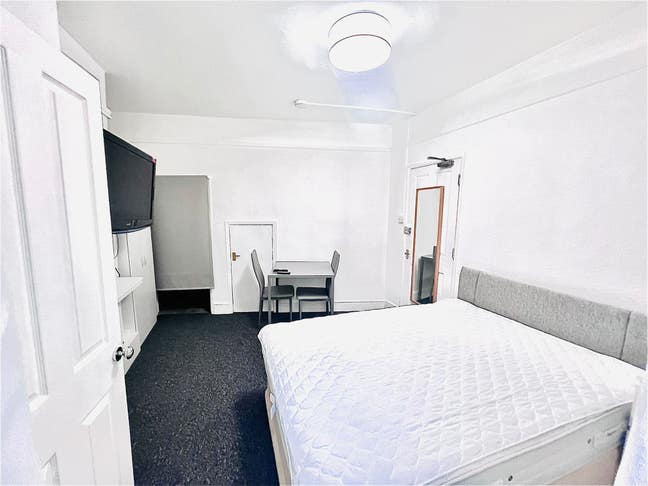 Great location room  Main Photo