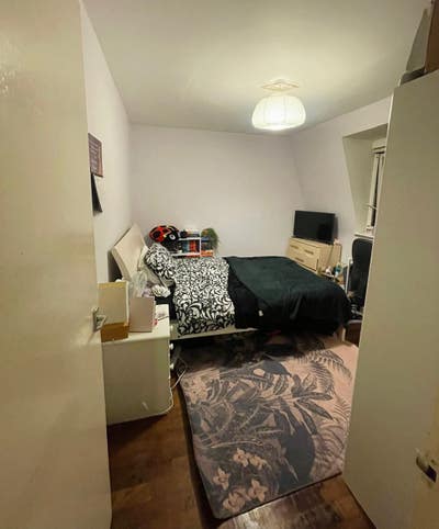 Lovely double room in friendly 2 floor flat Main Photo