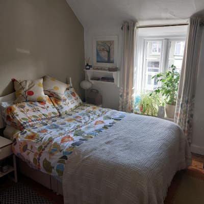 Lovely double bedroom in Victorian mews cottage ,  Main Photo