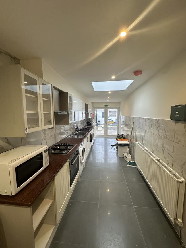 En-suite double room available in Colindale Main Photo