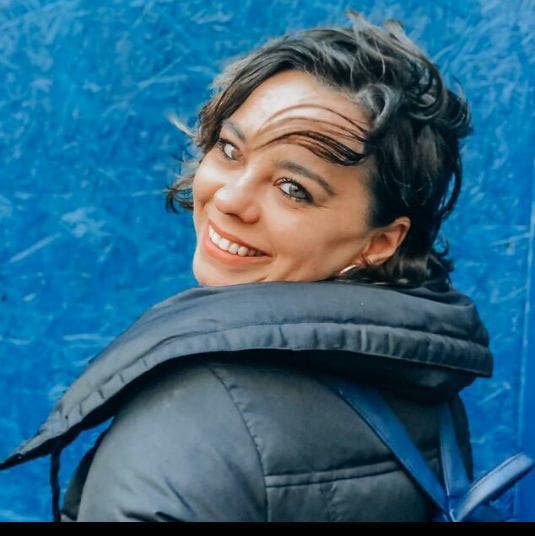 I am a professional female aged 43. I am look... Main Photo