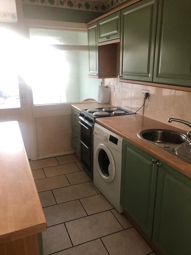 Two bedroom flat to share Main Photo