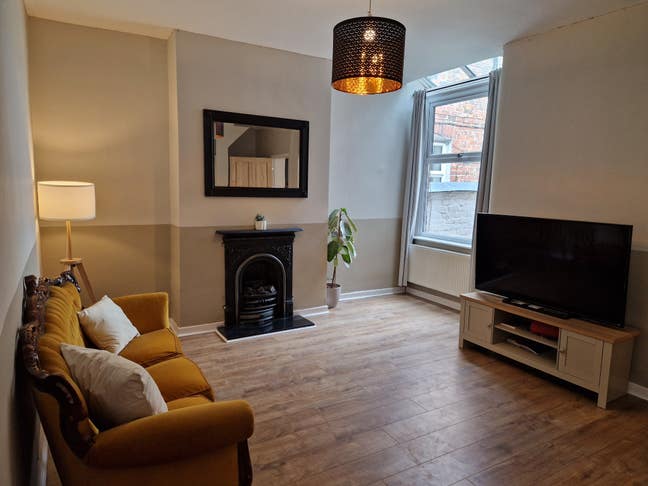 Beautiful large Double Bedroom in Ideal location Main Photo