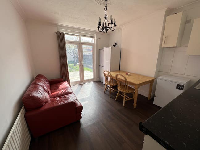 Double Room 20 Min from the Center Main Photo