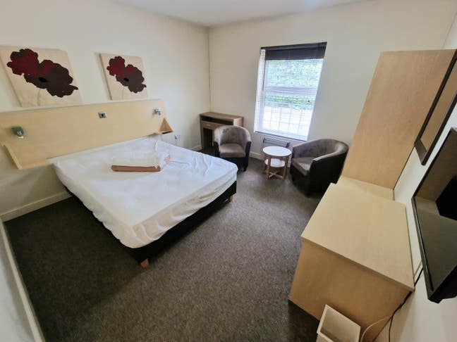 Rooms Available The Lodge, Elm High Road, Wisbech Main Photo