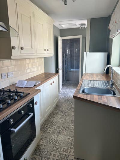 Young Professional Looking for Housemate  Main Photo