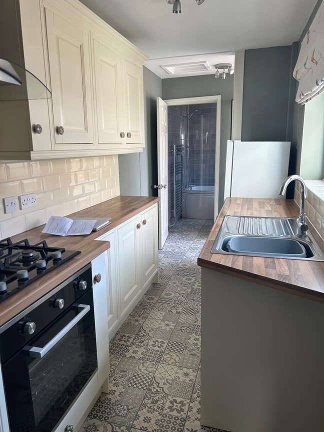 Young Professional Looking for Housemate  Main Photo