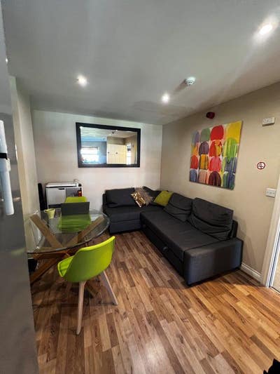 Double Room available in friendly house share! Main Photo